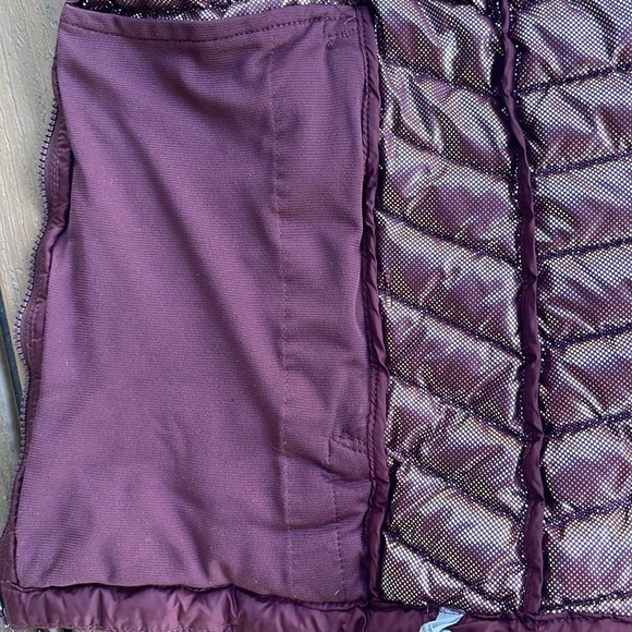 COLUMBIA WOMEN’S OMNI HEAT BURGUNDY ZIP UP VEST WITH POCKETS SIZE LARGE - Picture 9 of 10